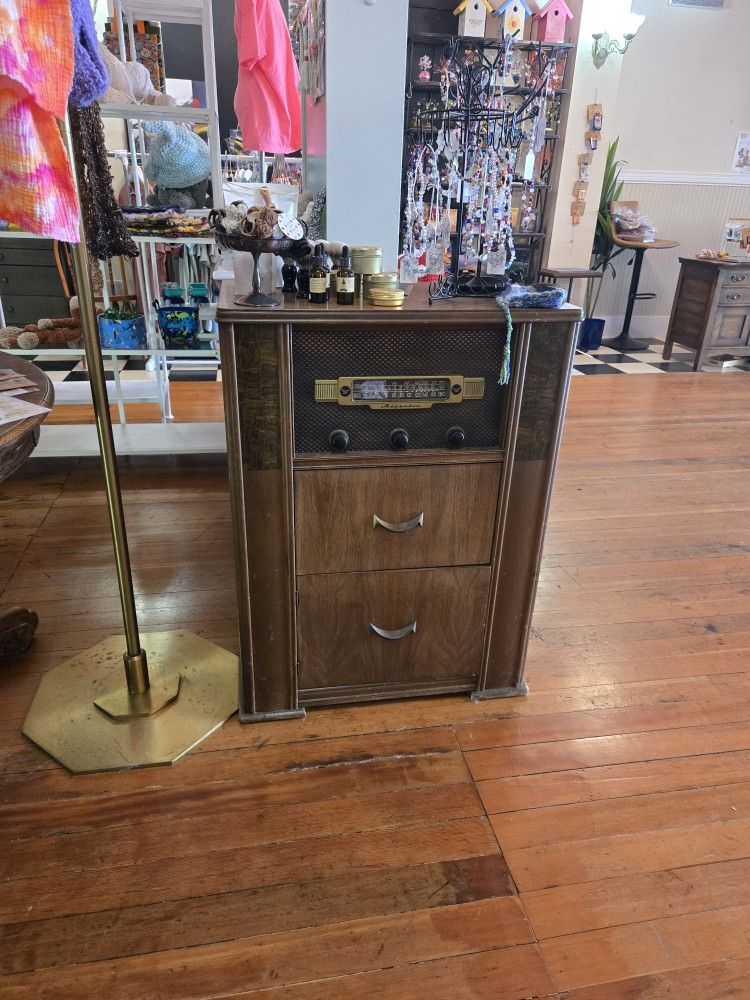 Antique Record Player - Needs Part