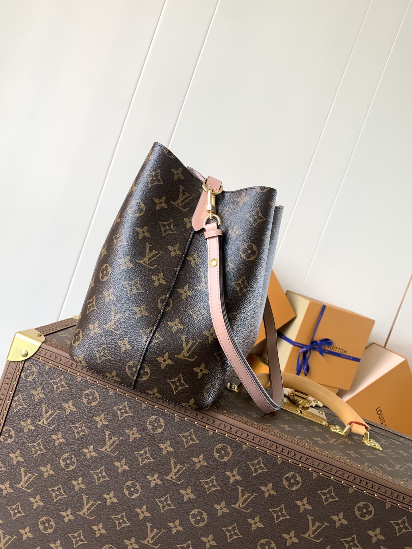 LOUIS VUITTON coated canvas with cowhide trim cross-body handbag(54)91
