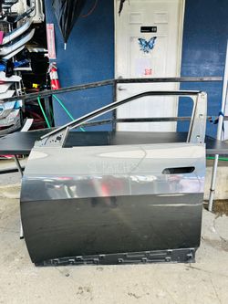 KIA EVG 2022-2024 FRONT LEFT DRIVER DOOR OEM 