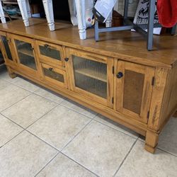 Entertainment center