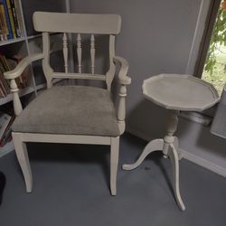Off-white Vintage Chair & Table