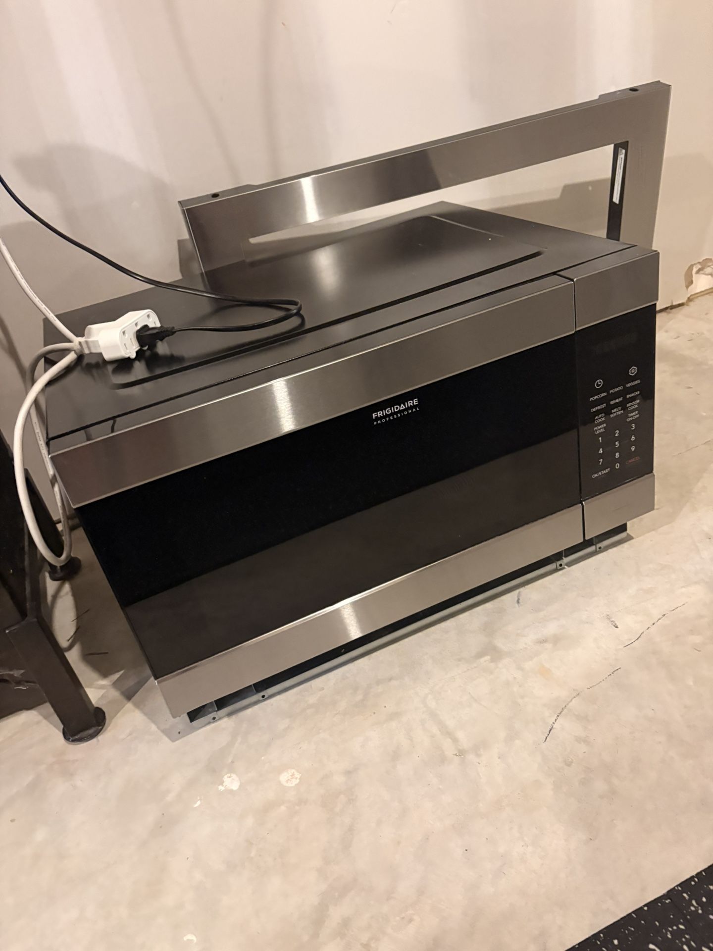 Frigidaire Large Microwave $50