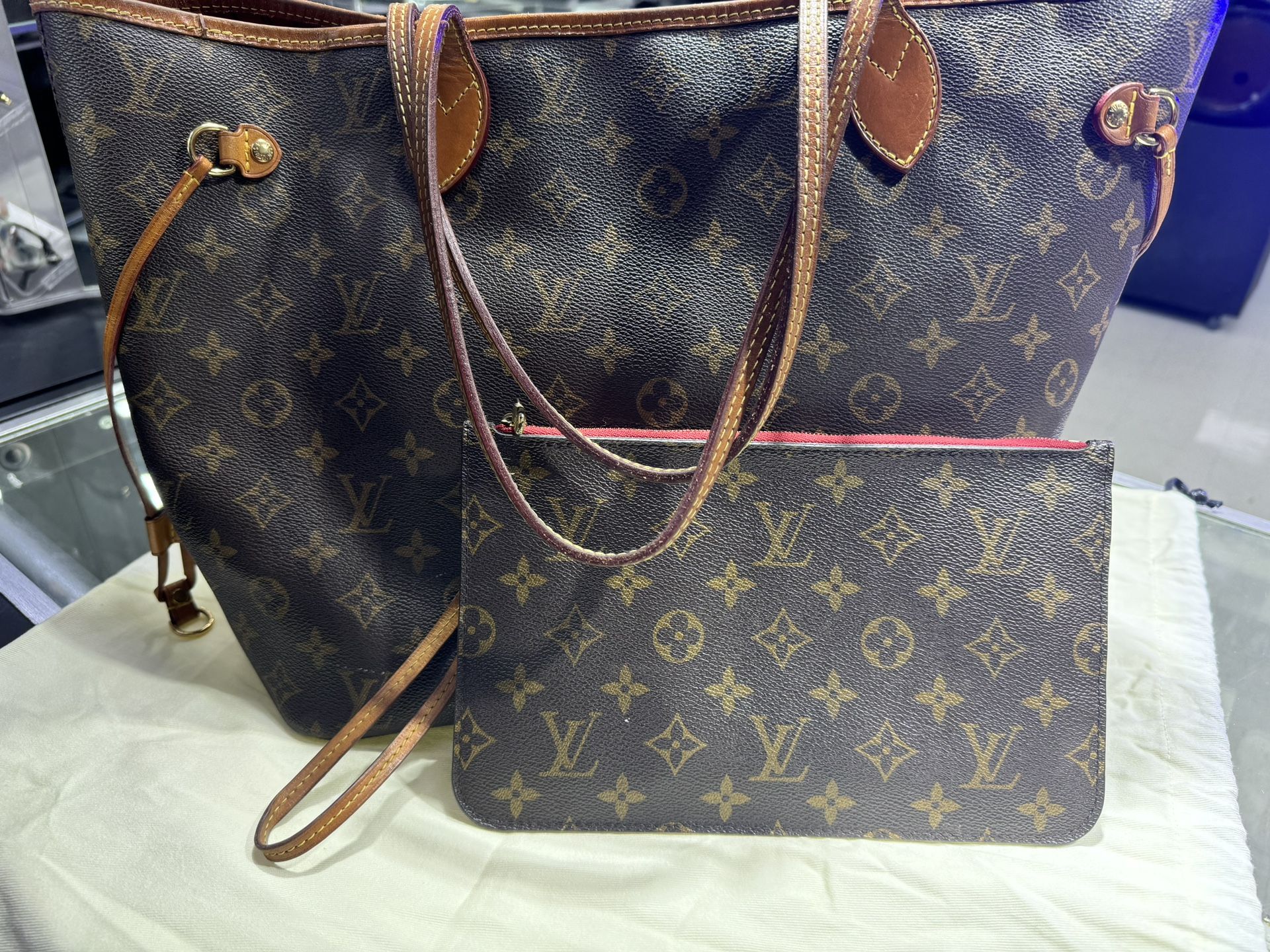 Louis Vuitton Neverfull Monogram Leather Tote MM Pochette Included .
