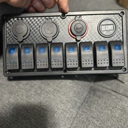 12v 8 Switch Panel With Charger and Reader