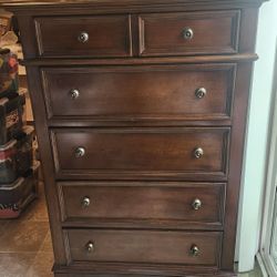 Beautiful 5 Drawer Dresser