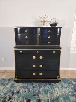 Art Deco Dresser Midcentury Hollywood Regency style black lacquer and gilt ten drawer bachelors chest