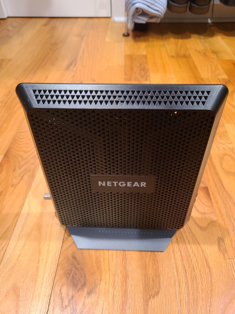 Netgear Nighthawk AC1900 Wi-Fi Cable Modem Router (C7000v2)