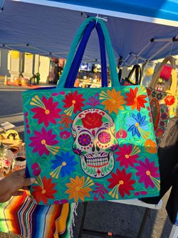 20%off Bolso halloween ($35)tel (contact info removed)