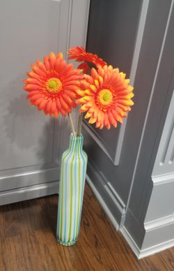 Strips Vase with flowers