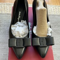 Salvatore Ferragamo Viva 55 Bow Pumps Women's SZ 8.5