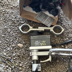 DD26 LiveFoot Sonar Steering Head  LiveFoot Mounting Brackets & Clamps   Extra brackets/hardware in the box 