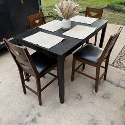 Kitchen Table & 4 Chairs 