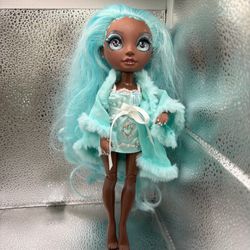 Robin Sterling Rainbow High Doll Slumber Party Blue