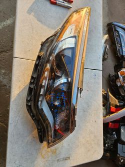 Kia Optima right Headlight lid oem