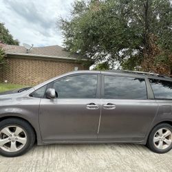 2012 Toyota Sienna