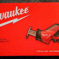 Milwaukee Hacksaw M12 Recip Saw Kit 