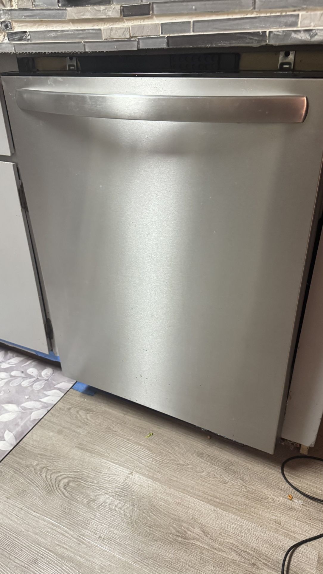 Frigidaire 24-in Top Control Built-in Dishwasher