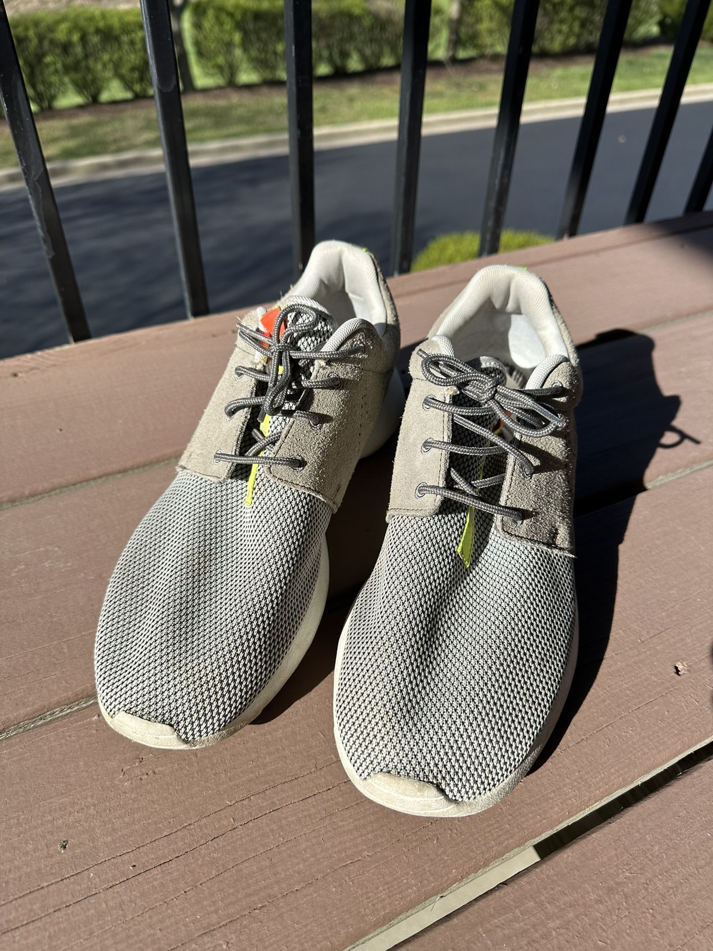 Nike Shoe — Roshe Run Size 11
