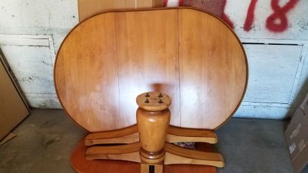 POTTERY BARN 43" Round Table w extension