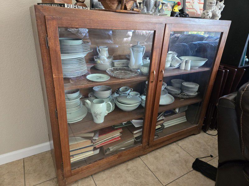 China Cabinet With Or Without China