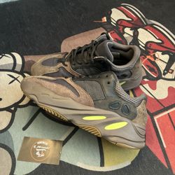 Yeezy 700 Mauve Sz 9 