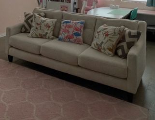Furniture of America "Parker" Ivory Fabric Contemporary Tufted Sofa
