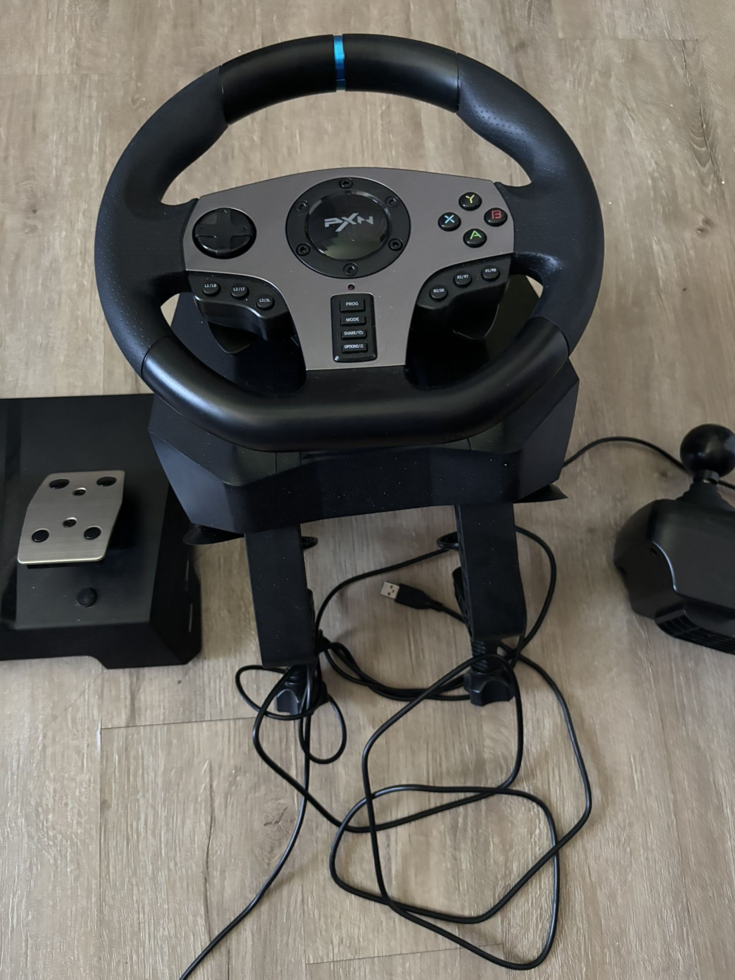 Gaming Wheel With Stuff 