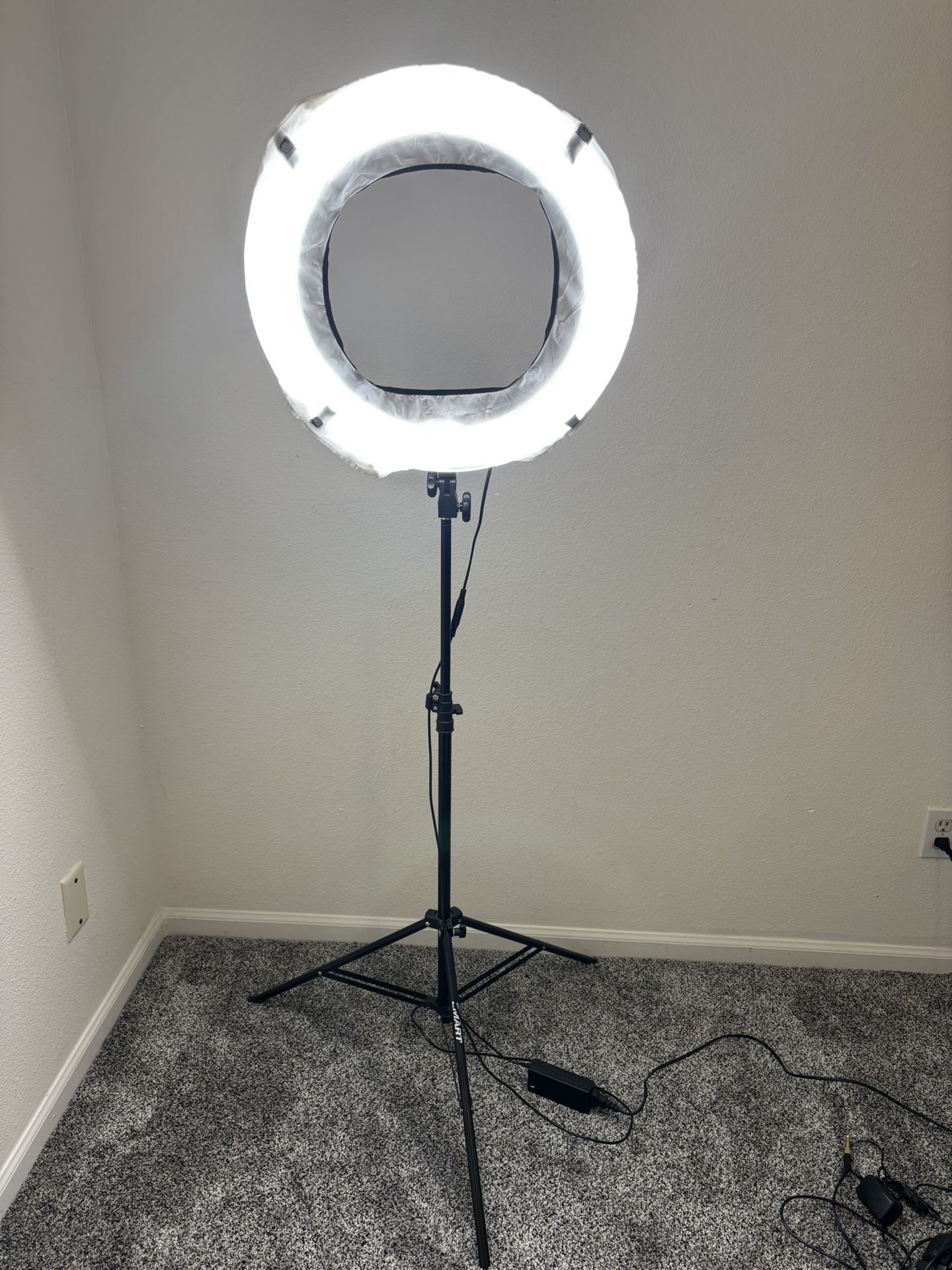 18in Ring Light Dimmable With Diffusion