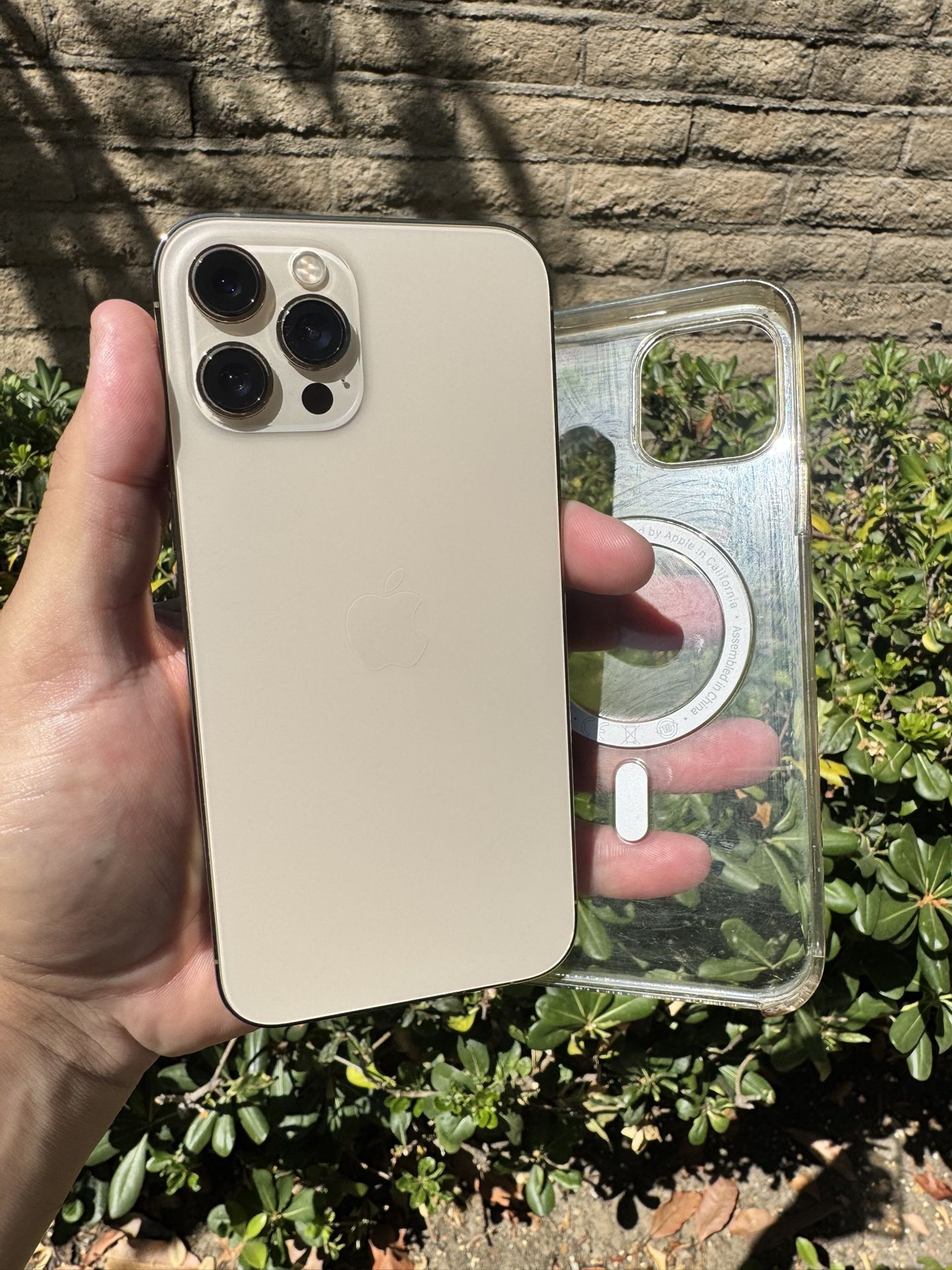 IPhone 12 Pro Max 128 GB Graphite, Amazing Condition. UNLOCKED use any carrier. Hablo Espanol.