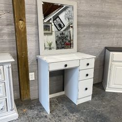 Small desk vanity with mirror