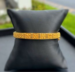 Antique Jewelry 22k solid Yellow Gold mini hearts flower bangle 8.00” 19.60 grams 7.20mm