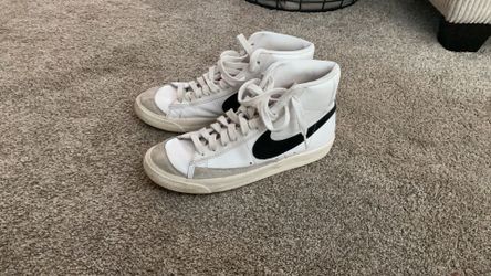 White nike blazers size 8 men’s good condition