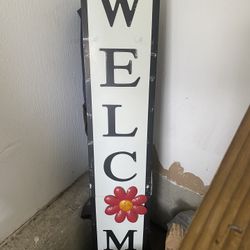 Welcome Sign With Season Magnets 