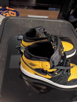 NIKE  INC JORDAN 1 MID SE PRE SCHOOL BLACK VARSITY BOYS YOUTH 3Y SNEAKERS
