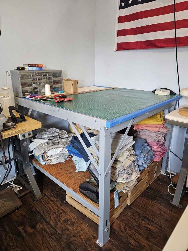 LARGE CUTTING TABLE