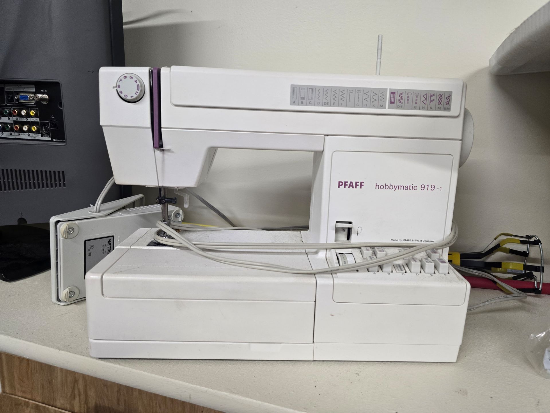 Pfaff Hobbymatic 919-1 Sewing Machine
