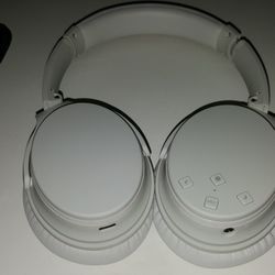Bluetooth headphones including USB-C 