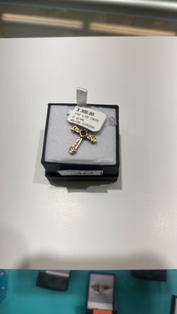 14kt 2 grams cross pendant
