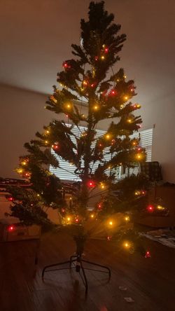 Brand New 6.1 FT Pre-Lit Christmas Tree – Foldable & Easy Assembly