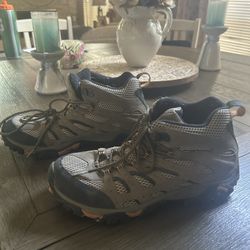Men’s Size 10.5 Merrell Moab Hiking Boots 