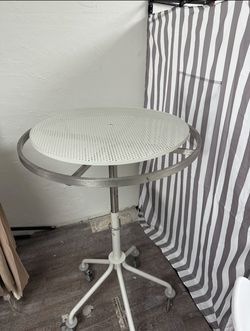 Rotating round rack on wheels.