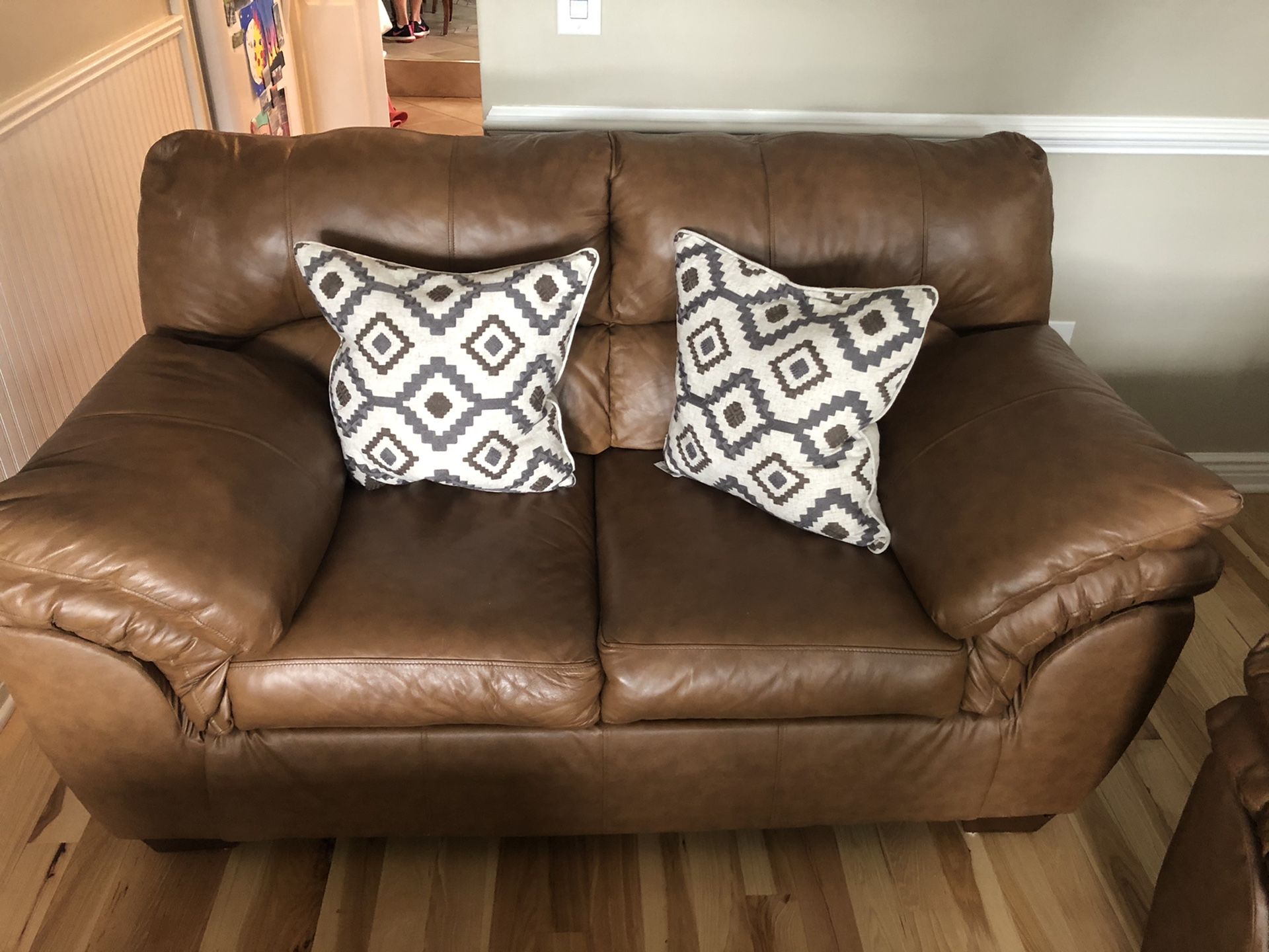 Like new! Leather couch 89”,69”