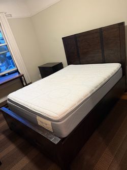 Queen Size Dark Wood Bedroom Set with Mattress