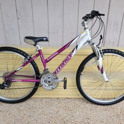 Giant boulder Women's 26in Mountain Bike 
