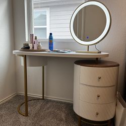 Makeup Vanity Table With LED Lighted Mirror