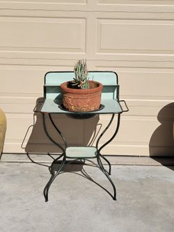 Antique Wrought iron GREEN METAL WASH STAND WITH ENAMEL BASIN

Plant 