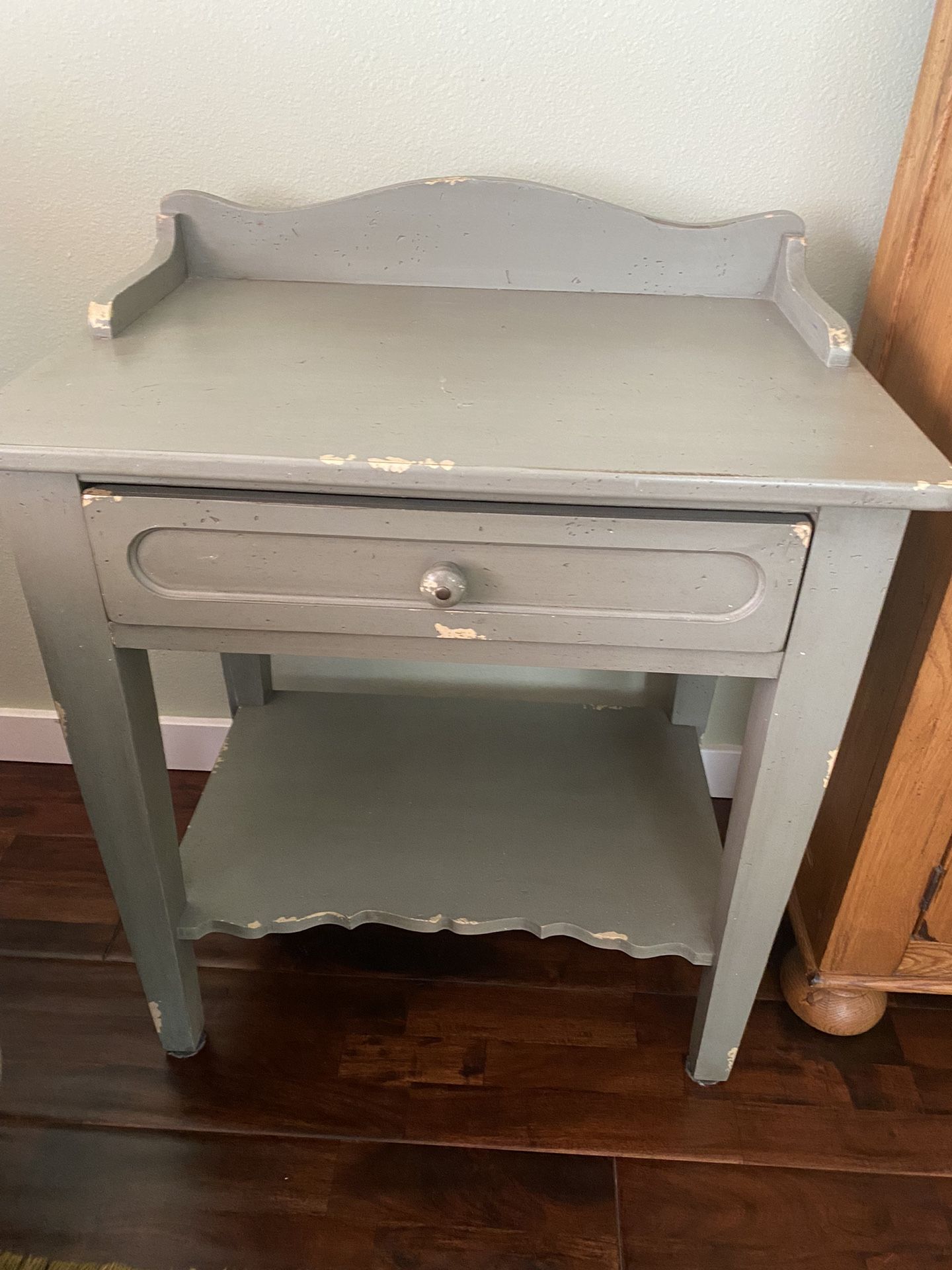 Broyhill “Painters’s Shed” Night Stand/End Table