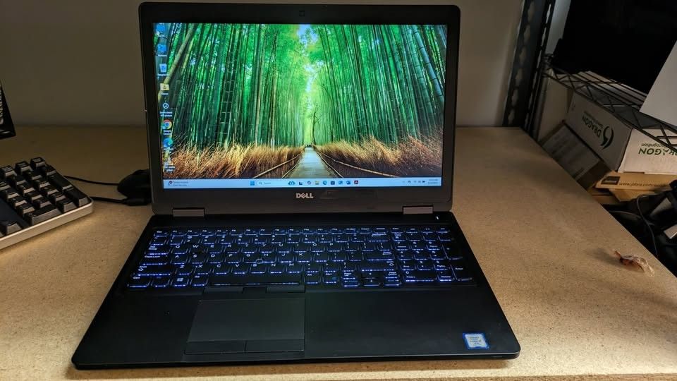 Dell laptop / 15" / Windows 11 pro / Office 2024. 256gb SSD