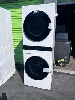 LG WashTower Stacked SMART Laundry Center 4.5 Cu.Ft. Front Load Washer & 7.4 Cu.Ft. Gas Dryer in White w/ Steam