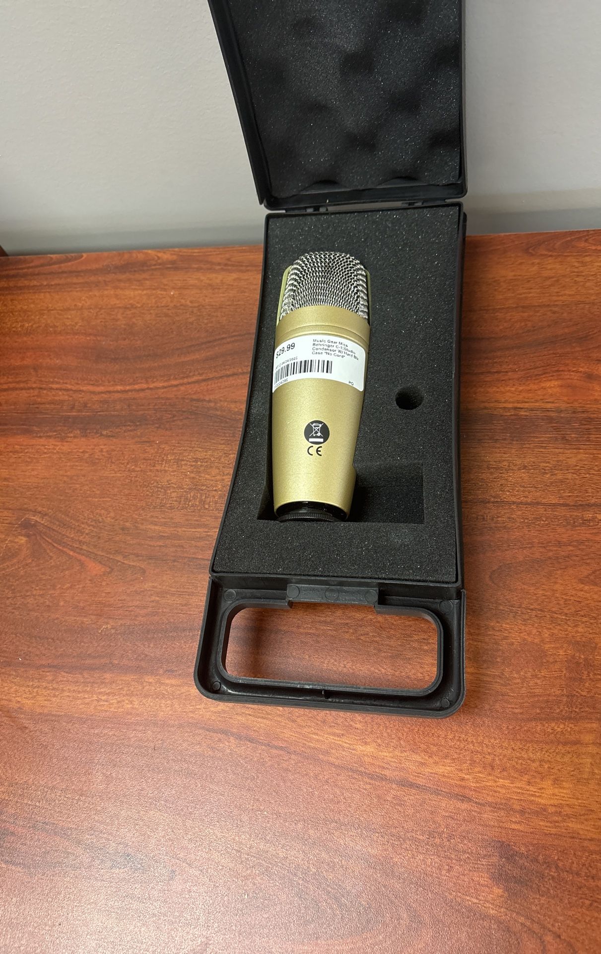MIC BEHRINGER C-1 STUDIO CONDENSOR WITH HARD CASE